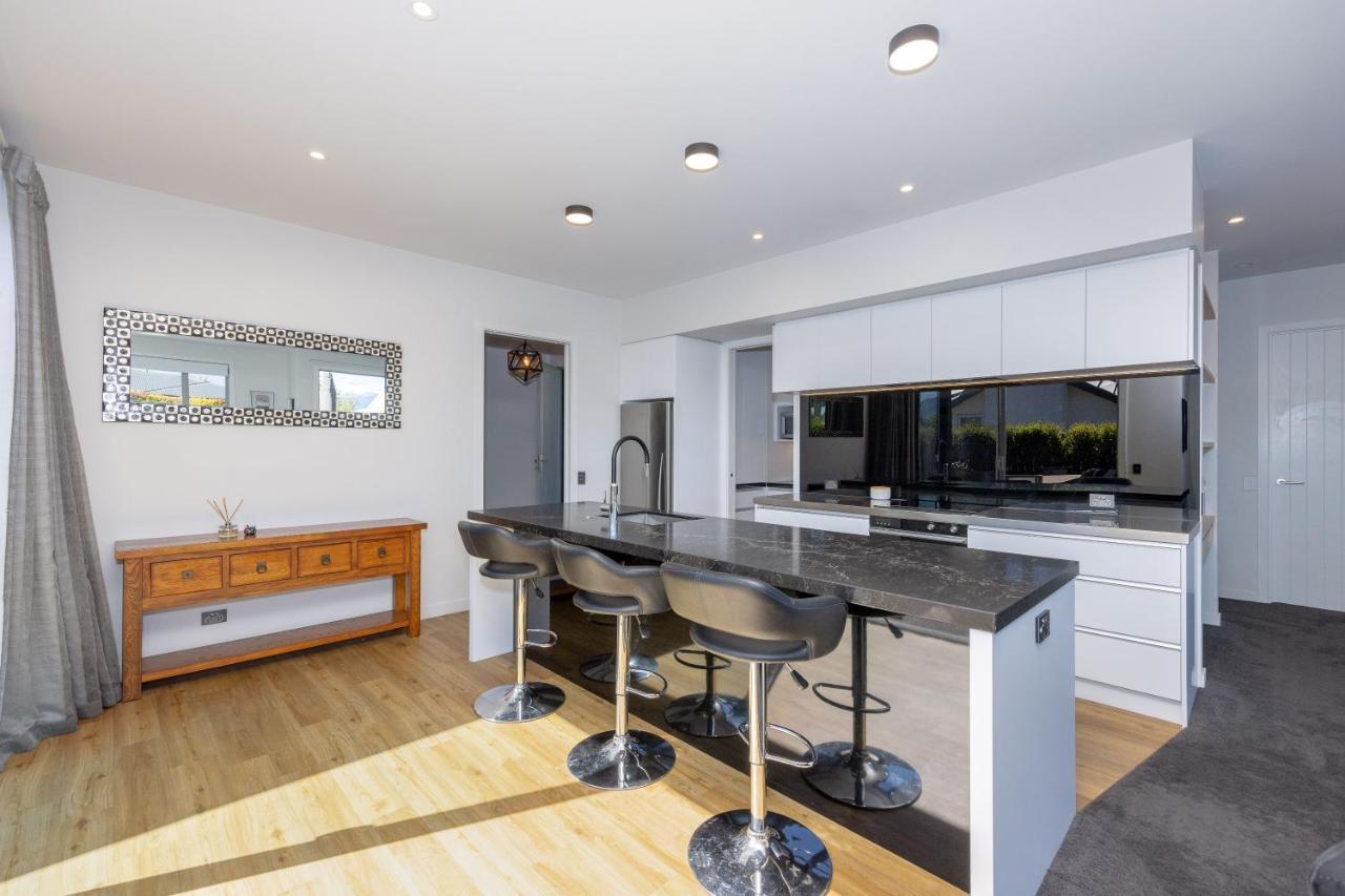 וואנאקה Prime Location On Warren St - 3 Bedroom Town House מראה חיצוני תמונה